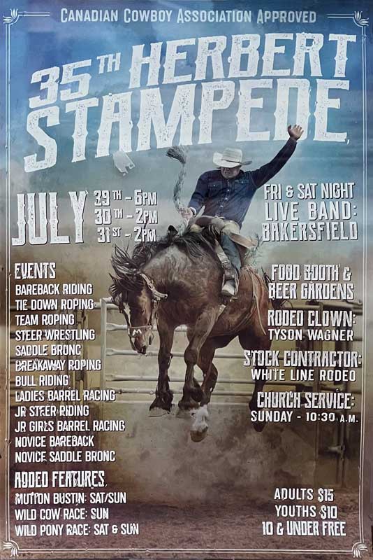 Herbert sur Main-Street, une affiche annonçant le
                  stampede annuel