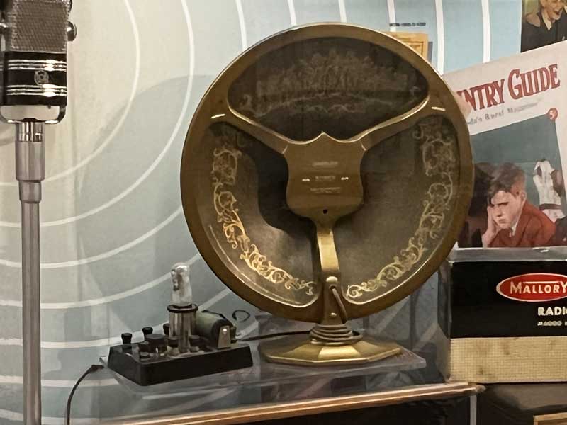 haut-parleru-Crosley-Super-Musicone et récepteur
                  monotube (1920.