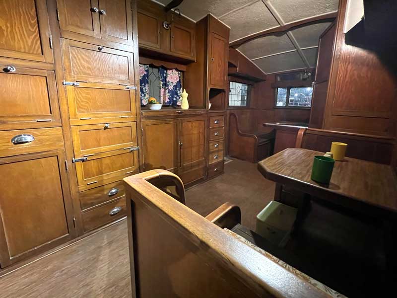 Aménagement intérieur de la caravane anglaise (1946)