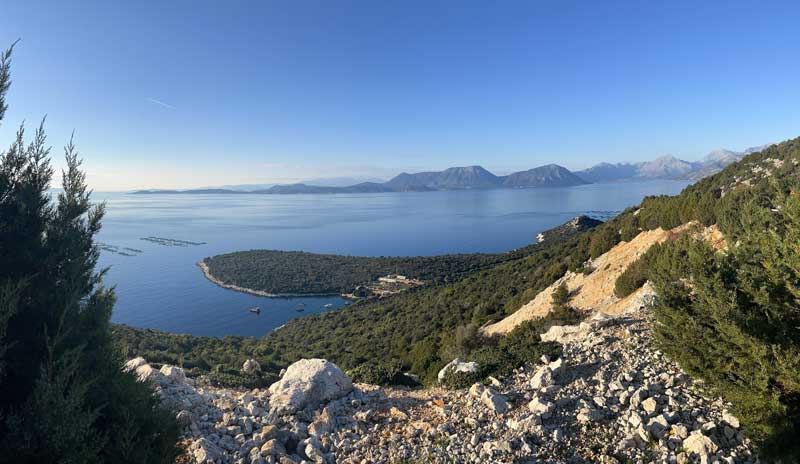 Ormos-Asprogial, au-fond-Kalamos