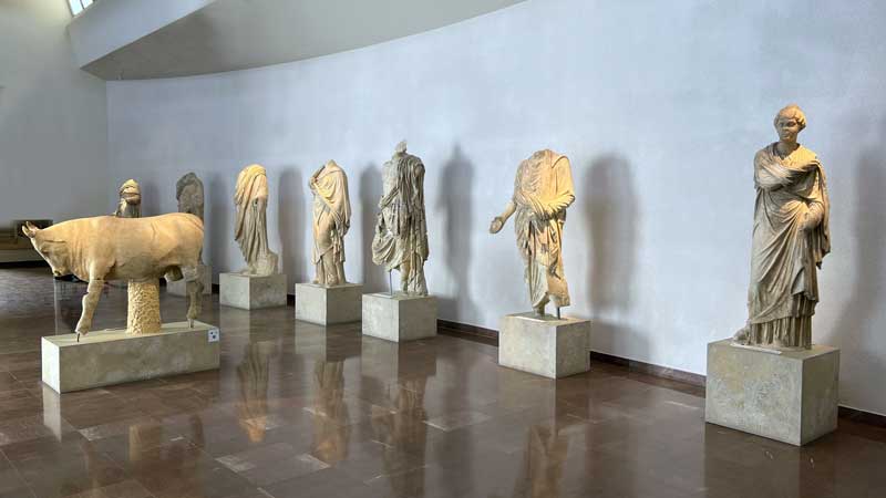 Statues-du-Nymphaion