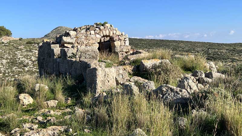 Kokkinogeia Sanctuary and Death Oracle of
                  Poseidon Tainarios et son mur cyclopéen