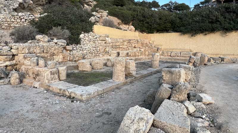 La stoa en L