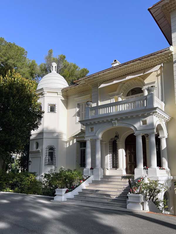 Cap Martin l'entrée de la maison de Winston
                  Churchill