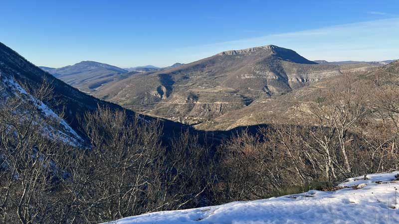 En montant vers le col de L'Homme Mort