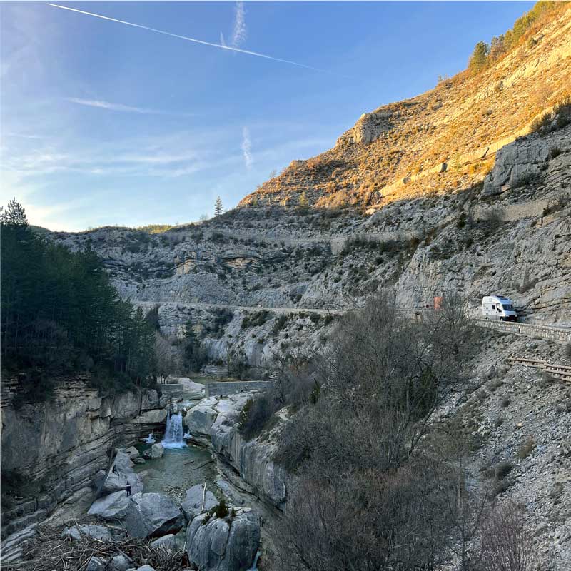 En sortant
            des Gorges-de-la-Meouge