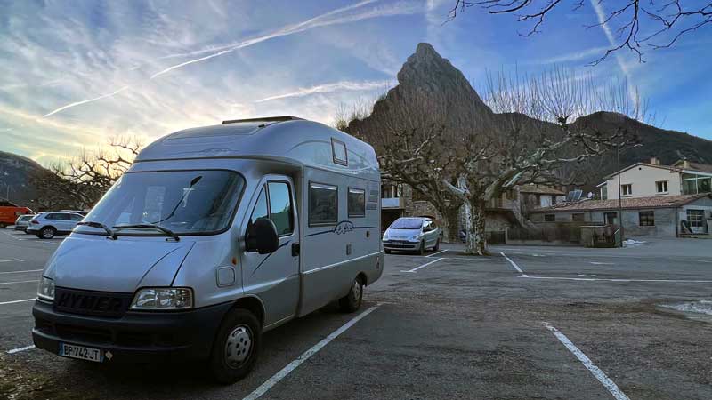 Serres-bivouac-au-crepuscule