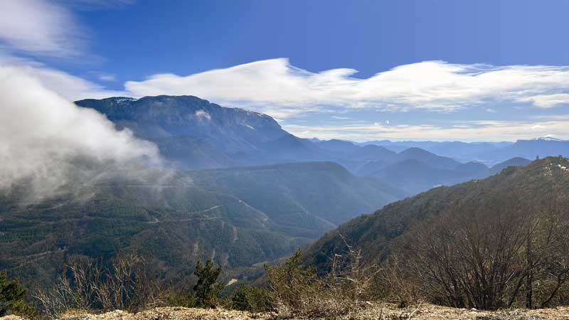 En-montant-le-col-de-Rousset