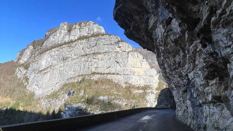 Sur-la-D103-Chute-de-la-Goule-Blanche