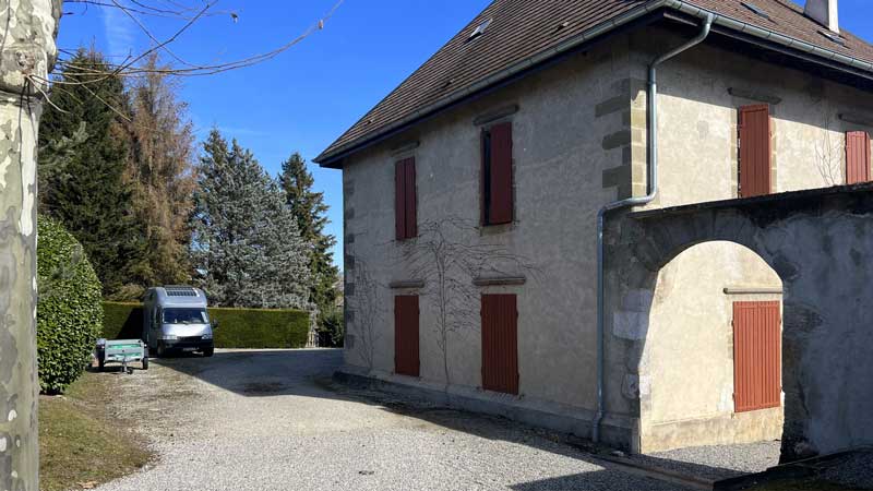 Bibouac dans la cour de Couty