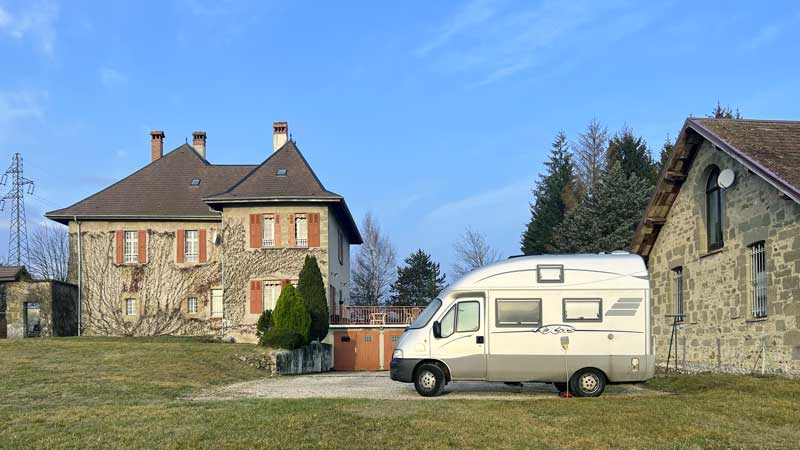 Couty-bivouac-devant-la-maison