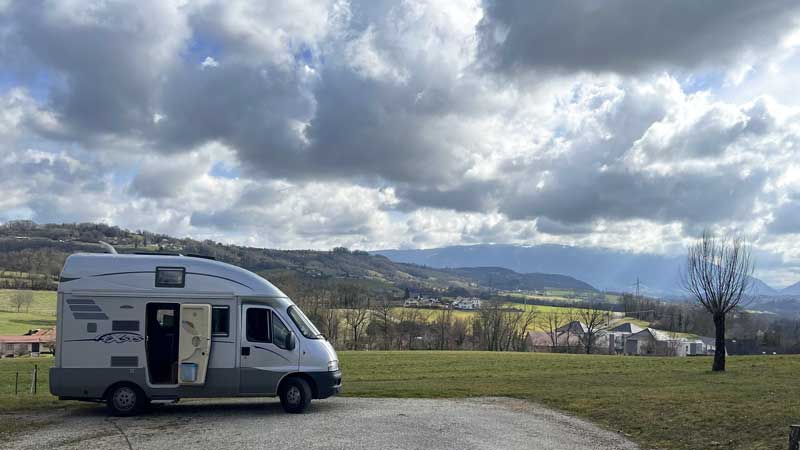 Couty-bivouac-devant-le-garage