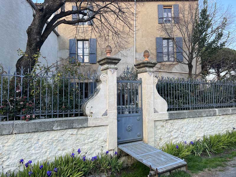 Fleury-balade-dans-le-village-porte-passerelle