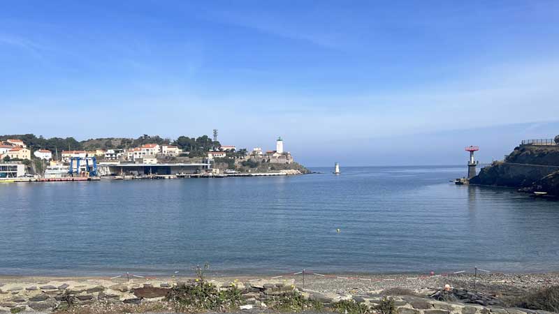 Port-Vendres-devant-Espace-Camping-cars