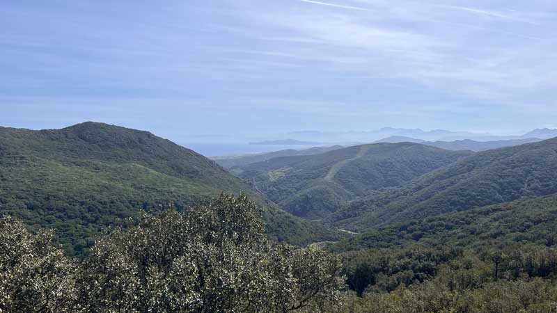 -Les-hauteurs-du-Rif-au-dessus-de-Tanger-Med