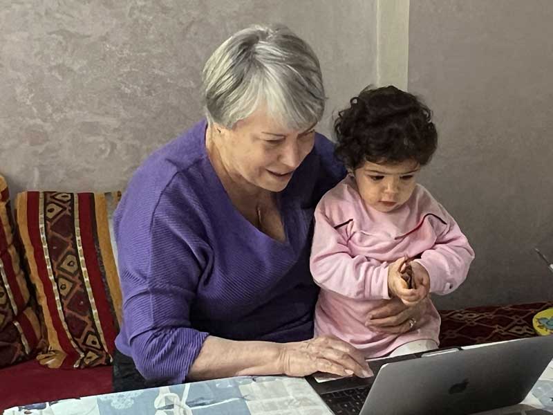 Monique et Yacouta dans ''appattement de Mkhtar