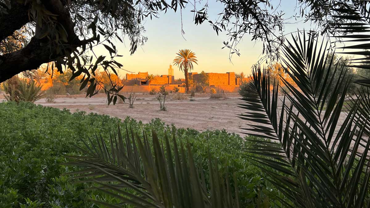 Soleil couchant sur les vieux murs