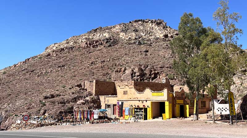 Boutique se souvenirs en quittant Tikirte
