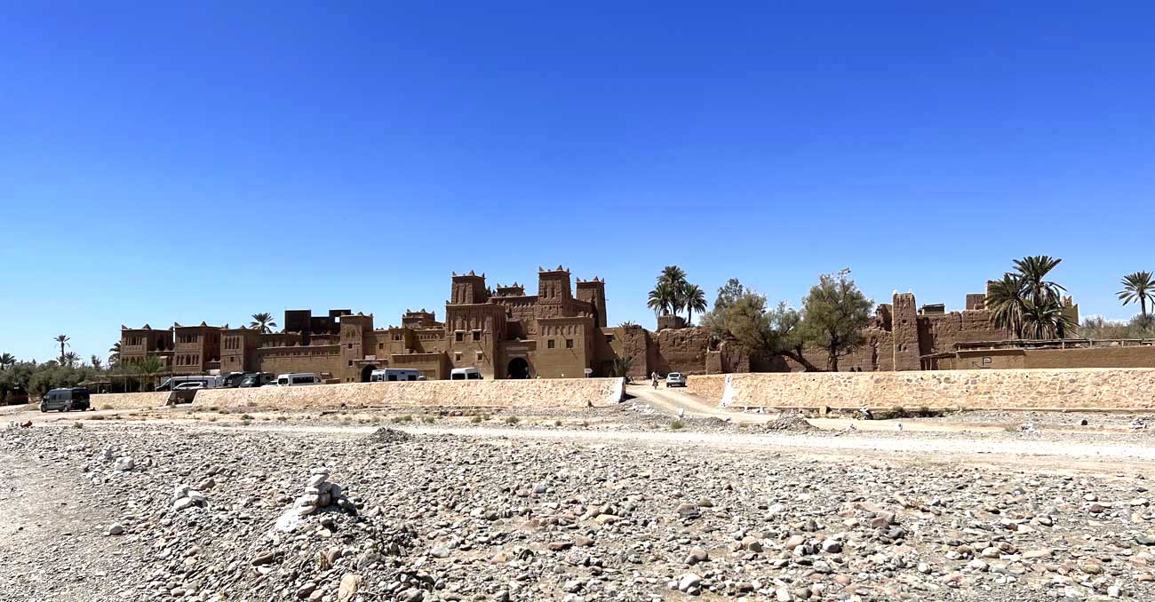 Skoura: la grande casbah d'Amridil au-dela de l'oued
