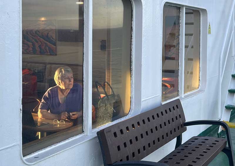 Monique-sur-le-ferry.