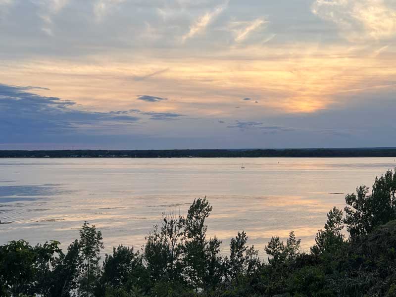St-Pierre-les-Becquets-coucher-de-soleil-sur-le-fleuve-St-Laurent.