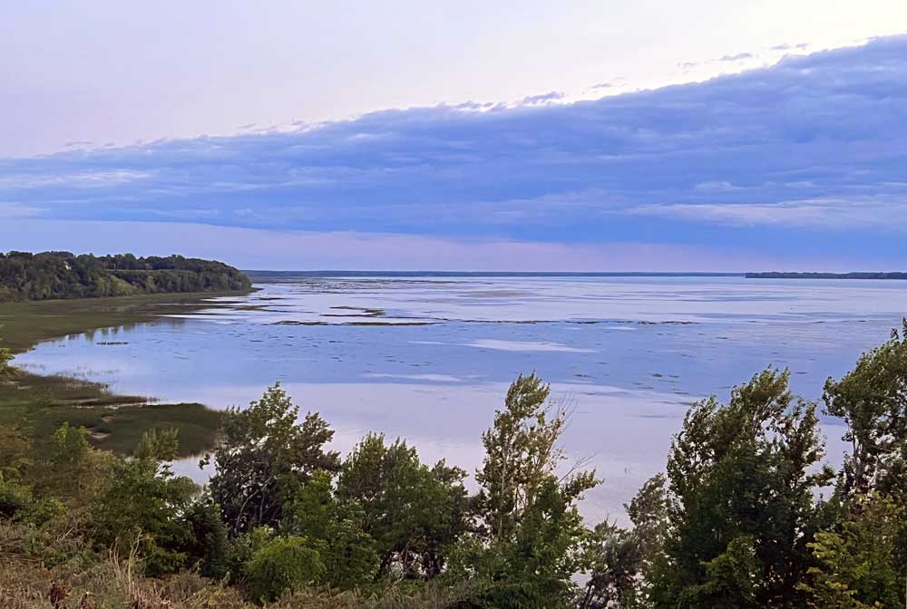 St-Pierre-les-Becquets-le-fleuve-en-amont-au-crépuscule