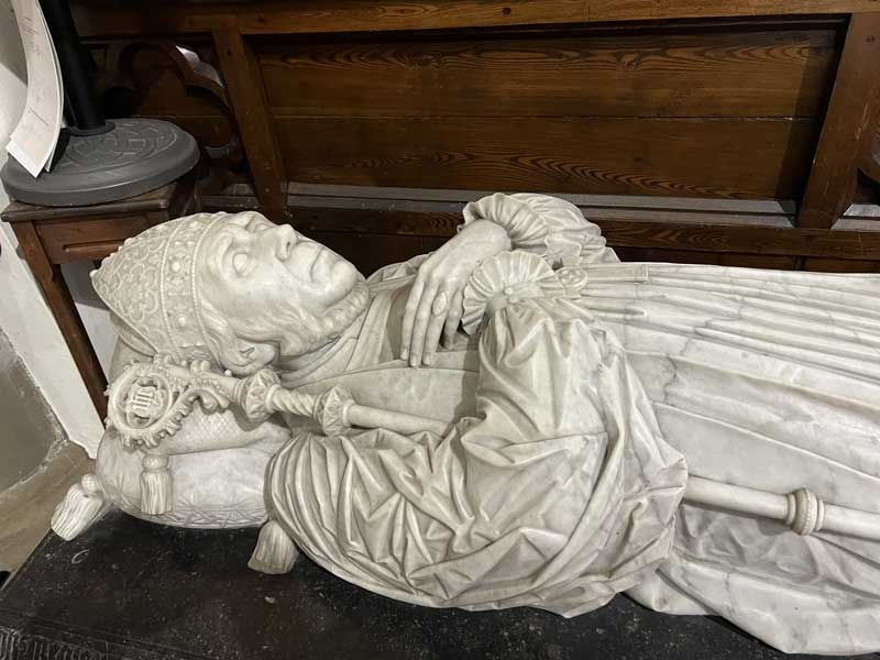 Gisant de l'évêque John Medley dans la cathédrale
                  Christ-Church