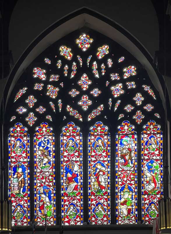 Grand vitrail de la façade de la cathédrale
                  Christ Church