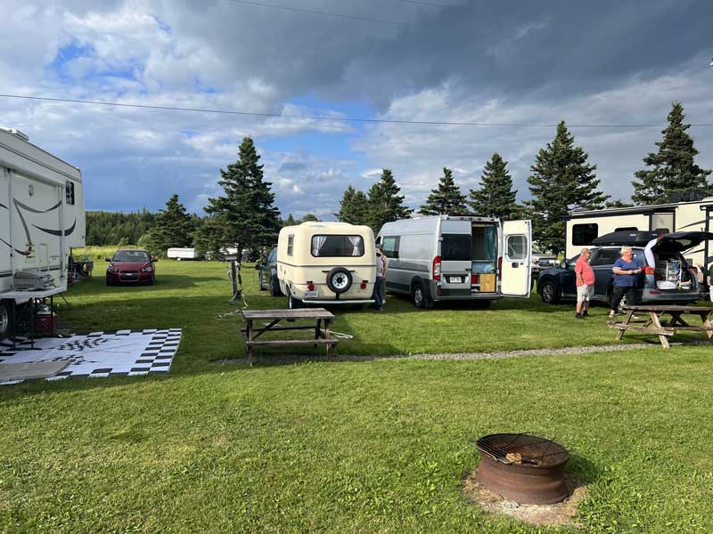 Five-Islands-la-Trillium-et-le-ProMaster-au-camping