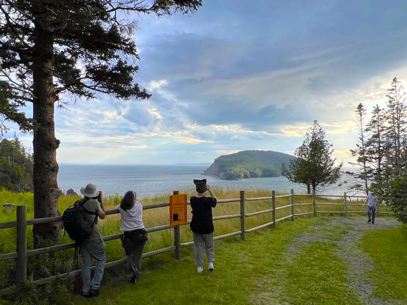 Balade-en-famille-dans-le-parc-provincial de Five
              Islands