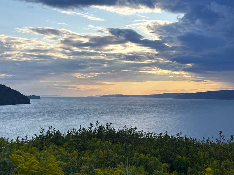 Crépuscule sur la baie de Five Islands