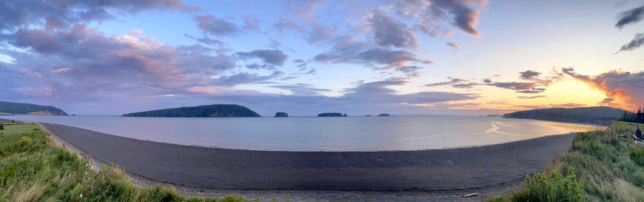 Panoramique sur la baie de Five Islands depuis le
              phare