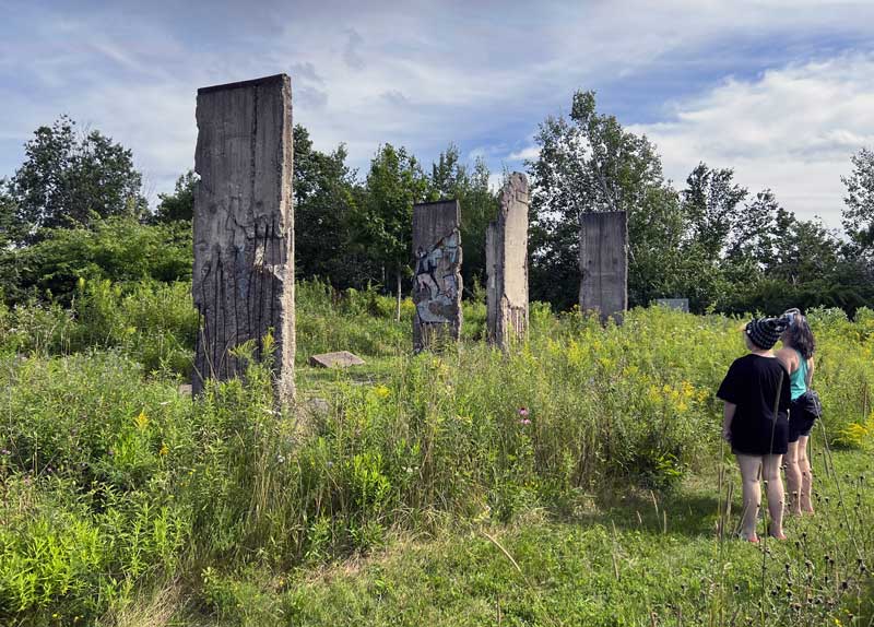 Truro-vestiges-du-Mur-de-Berlin