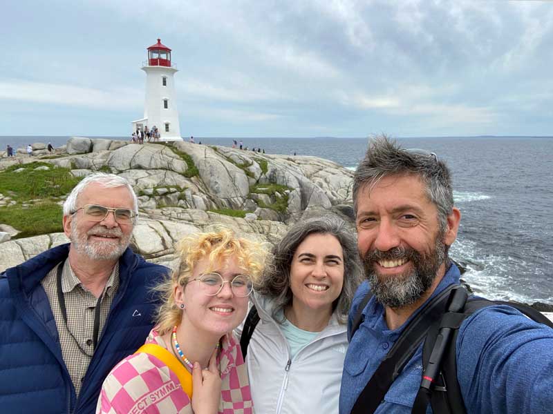 Peggy's-Cove-le-phare-sur-la-pointe