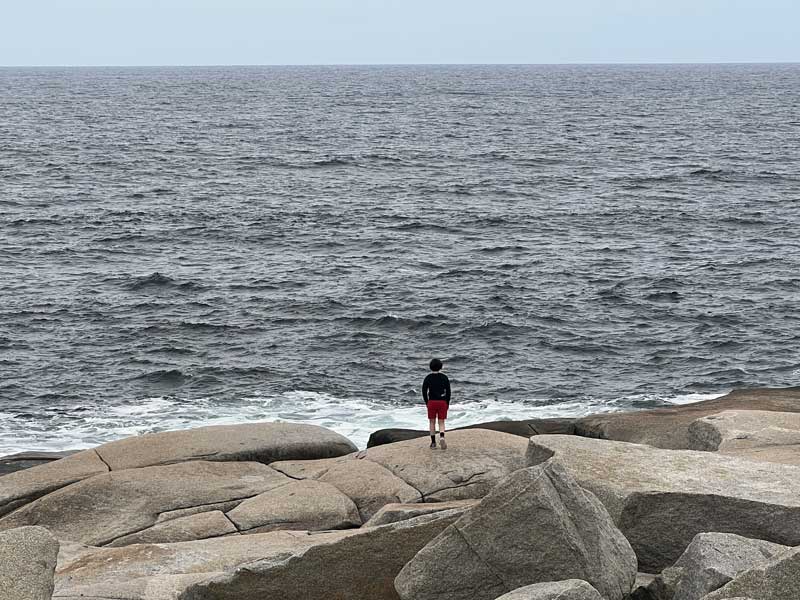 Gabriel-devant-l'Ocean.