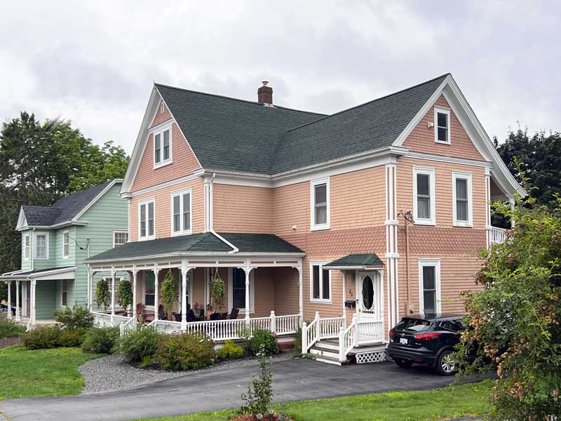 Une des belles
            maisons de Mahone Bay