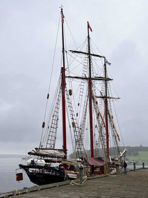 Lunenburg-l'Alvei-a-quai.