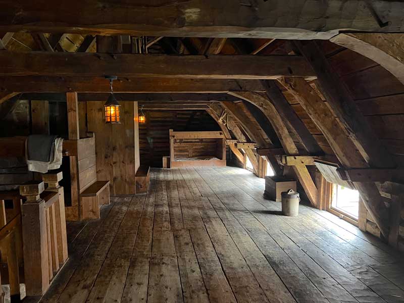 Charpente de l'Habitation de Port-Royal dans le
                  dortoir/infirmeriel