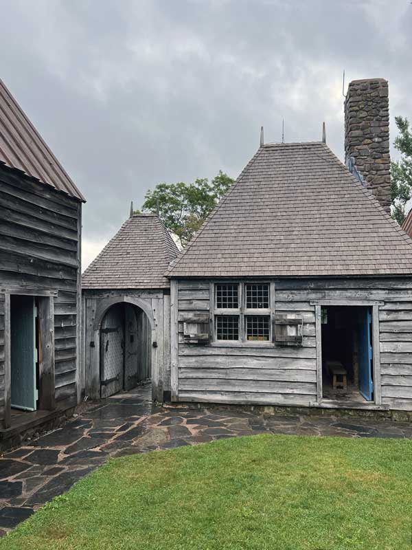 Habitation-de-Port-Royal-salle-de-garde-pres-du-portail