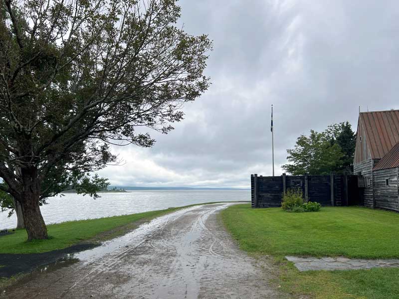 Habitation de Port-Royal devant le Bassin
            d'Annapolis-Royal