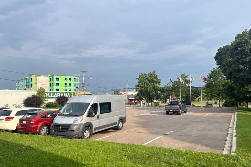 Shediac-bivouac-solitaire-Place-Victoria