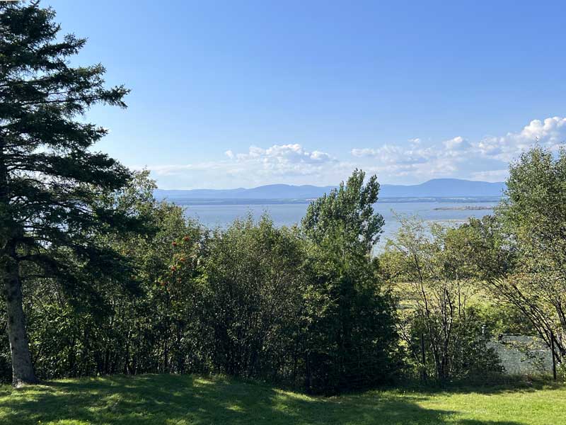 Sur la route 132 belvedere vers l'Ile d'Orléans
                  et la Côte de Beaupré