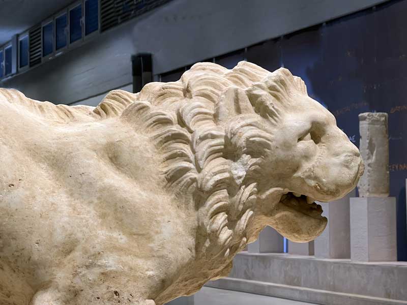 Musée archéologique de Ioannina- Le
              -lion-en-marbre-de-Mihalitsi (4e-s.-apr.-J.-C.)