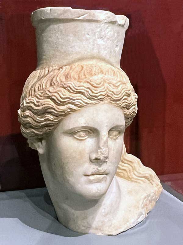 Amphipolis-tete-du-Sphinx-de-Kasta