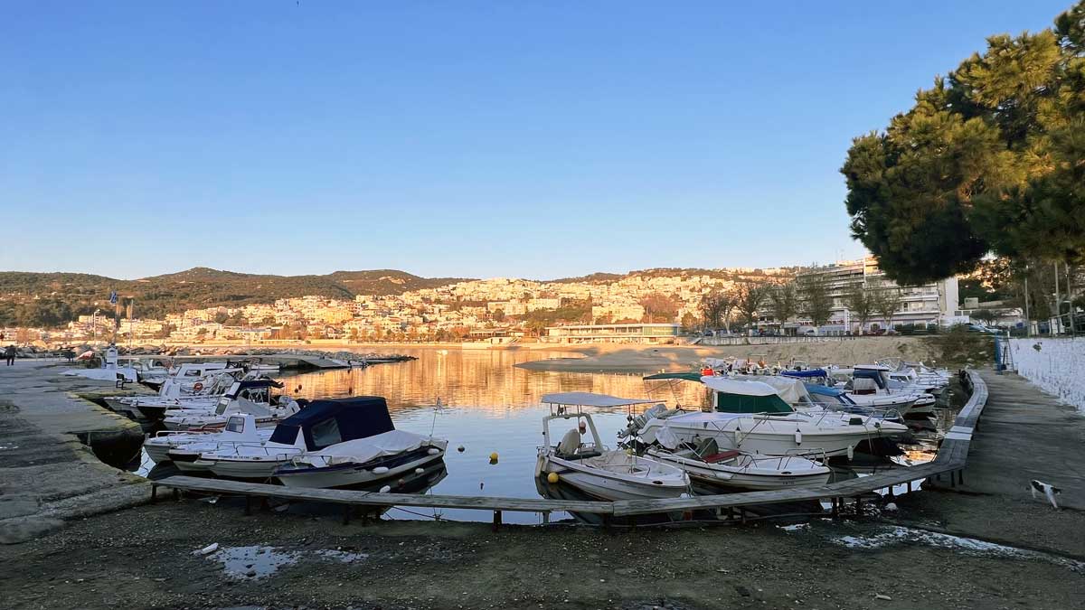 Le port de Kavala au levr du soleil