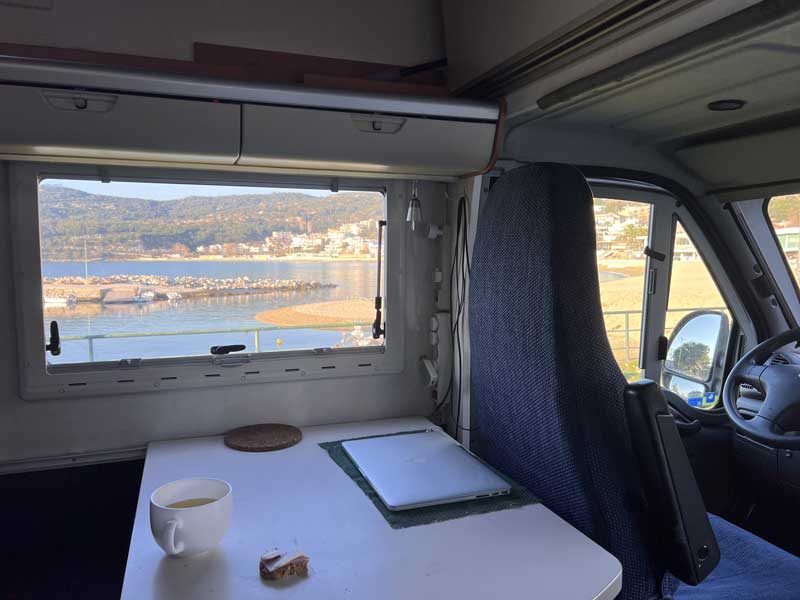 Kavala petit dejeuner au bivouac dans l'Exsis
