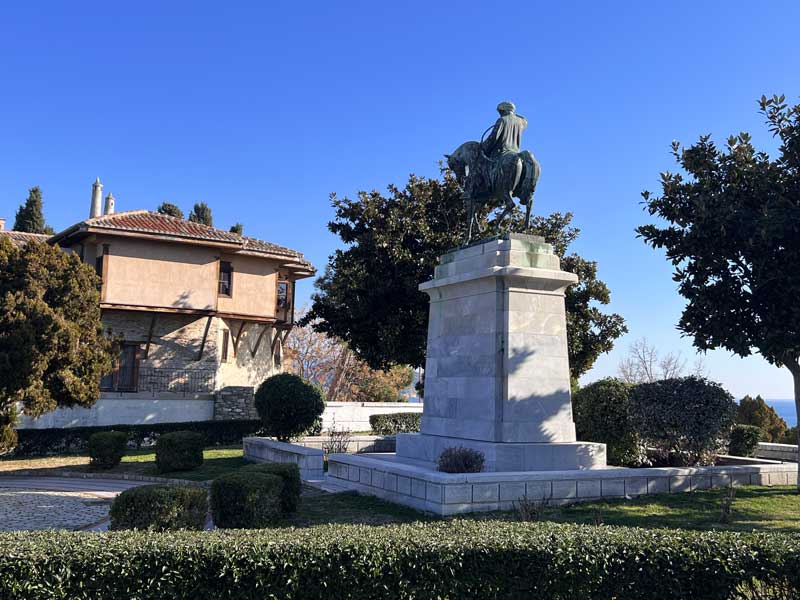 Kavala square Mehmet Ali (1769-1849) maison et
                  statue par Konstantinos Dimitriadis en 1949