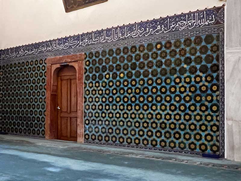 Bursa-Yesil-Cami-mur-garni-de-ceramiques-vertes