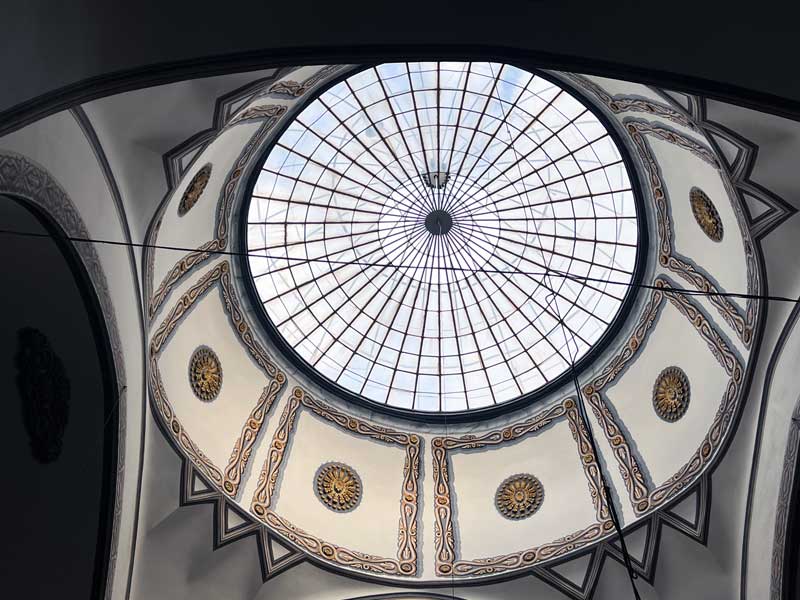 Ulu-Cami-la-grande-coupole-vitree