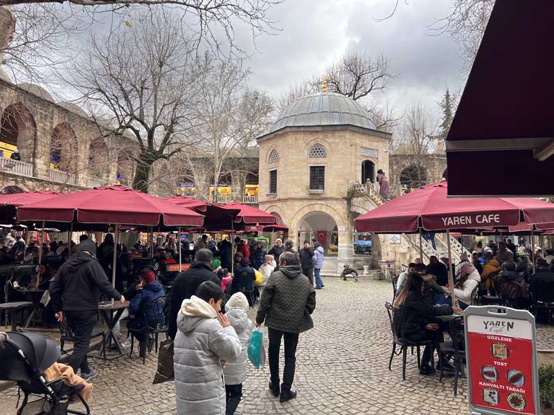 Cour-et-petite-mosquee-(masgid)-du-Koza-Han
